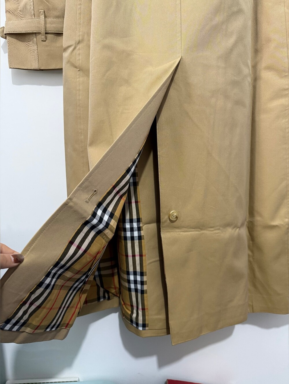 Burberry Beige Classic Double-Breasted Trench Coat with Belt - Picture 14 of 15